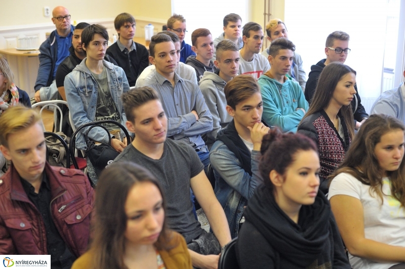 Ifjúsági találkozó a Köz-pontban - fotó Szarka Lajos