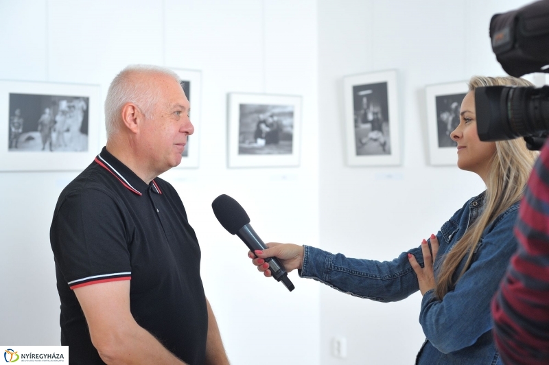 35 év képekben fotókiállítás a színházban - fotó Szarka Lajos