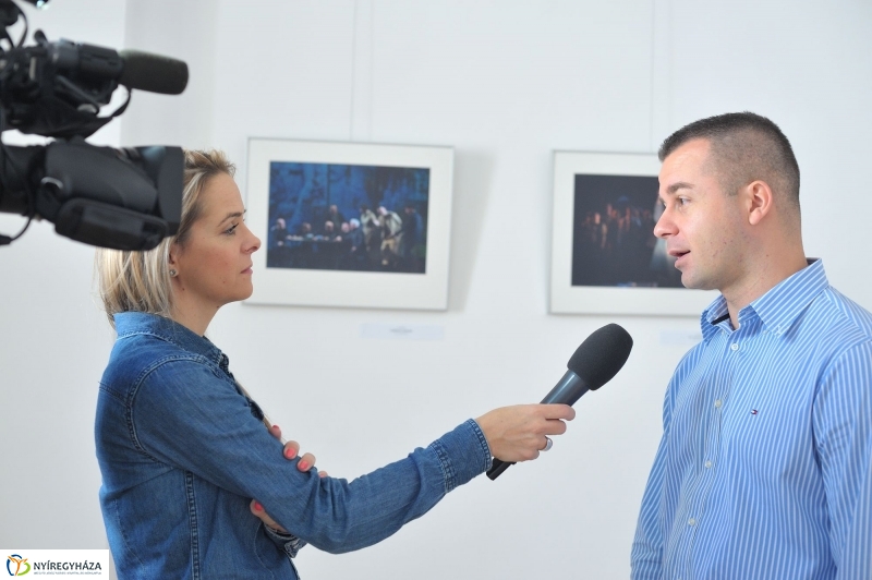 35 év képekben fotókiállítás a színházban - fotó Szarka Lajos