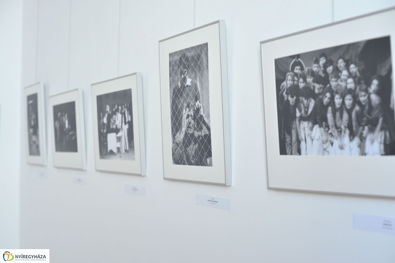35 év képekben fotókiállítás a színházban - fotó Szarka Lajos