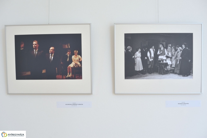 35 év képekben fotókiállítás a színházban - fotó Szarka Lajos