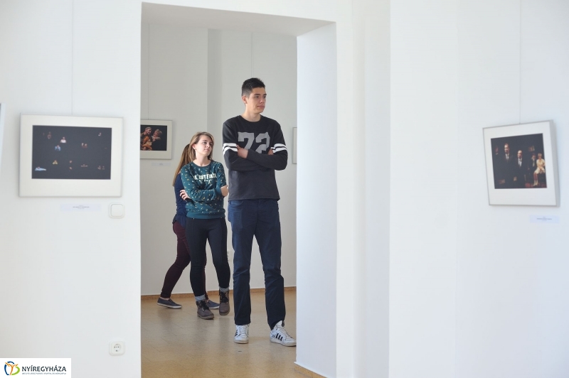 35 év képekben fotókiállítás a színházban - fotó Szarka Lajos