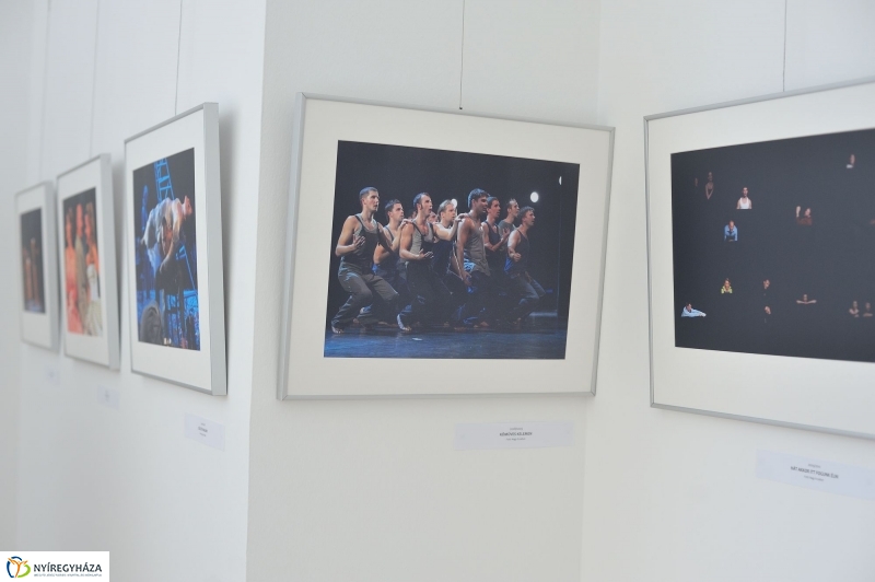 35 év képekben fotókiállítás a színházban - fotó Szarka Lajos