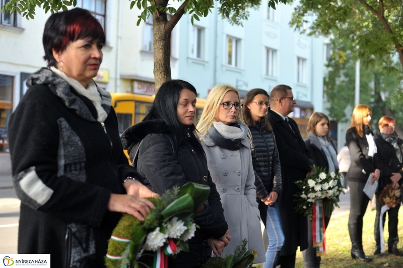 Krúdy Gyula emlék koszorúzás - fotó Szarka Lajos