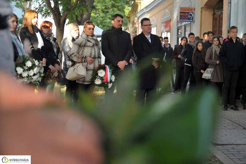 Krúdy Gyula emlék koszorúzás - fotó Szarka Lajos