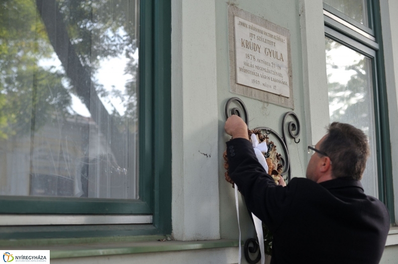 Krúdy Gyula emlék koszorúzás - fotó Szarka Lajos