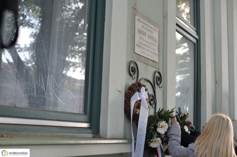 Krúdy Gyula emlék koszorúzás - fotó Szarka Lajos