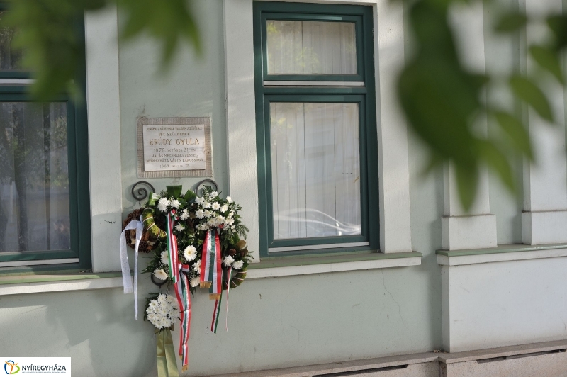 Krúdy Gyula emlék koszorúzás - fotó Szarka Lajos