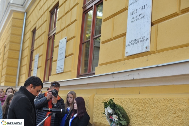 Krúdy Gyula emlék koszorúzás - fotó Szarka Lajos