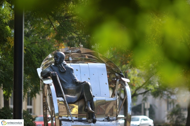 Emlékezés Krúdy Gyula szobránál - fotó Szarka Lajos