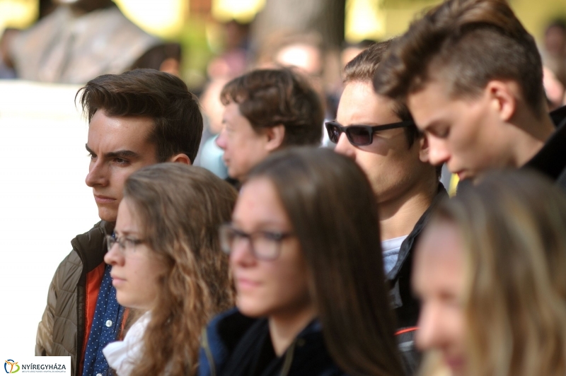 Emlékezés Krúdy Gyula szobránál - fotó Szarka Lajos