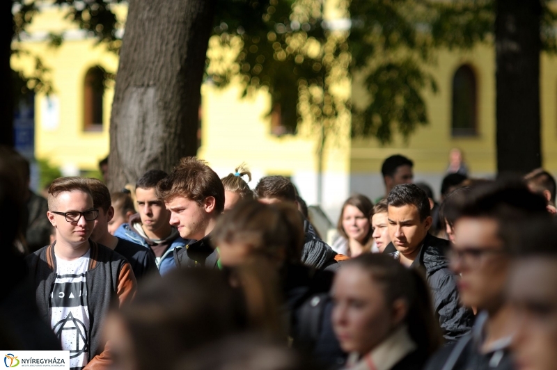 Emlékezés Krúdy Gyula szobránál - fotó Szarka Lajos