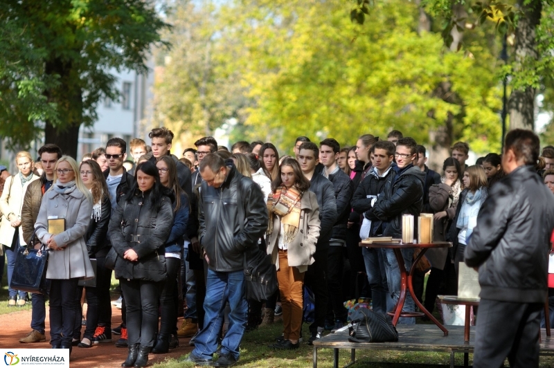 Emlékezés Krúdy Gyula szobránál - fotó Szarka Lajos
