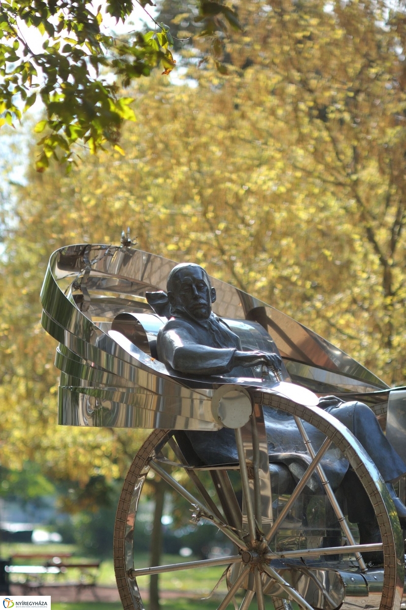 Emlékezés Krúdy Gyula szobránál - fotó Szarka Lajos