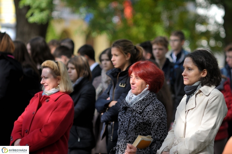 Emlékezés Krúdy Gyula szobránál - fotó Szarka Lajos