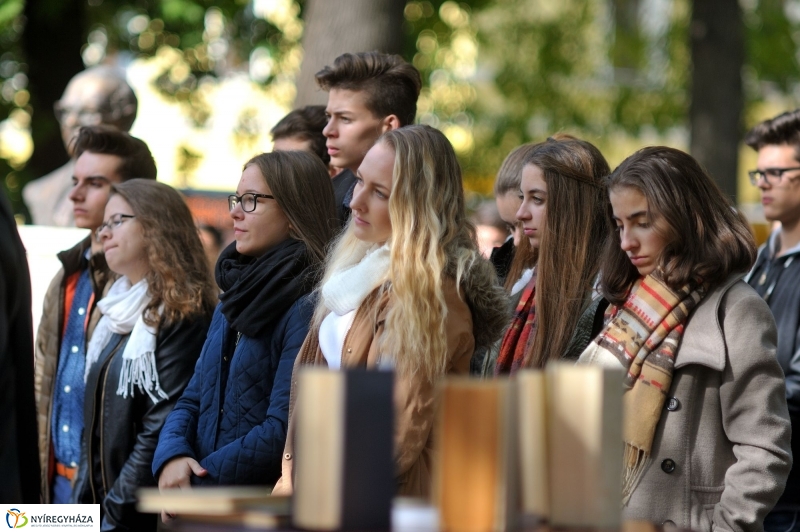 Emlékezés Krúdy Gyula szobránál - fotó Szarka Lajos