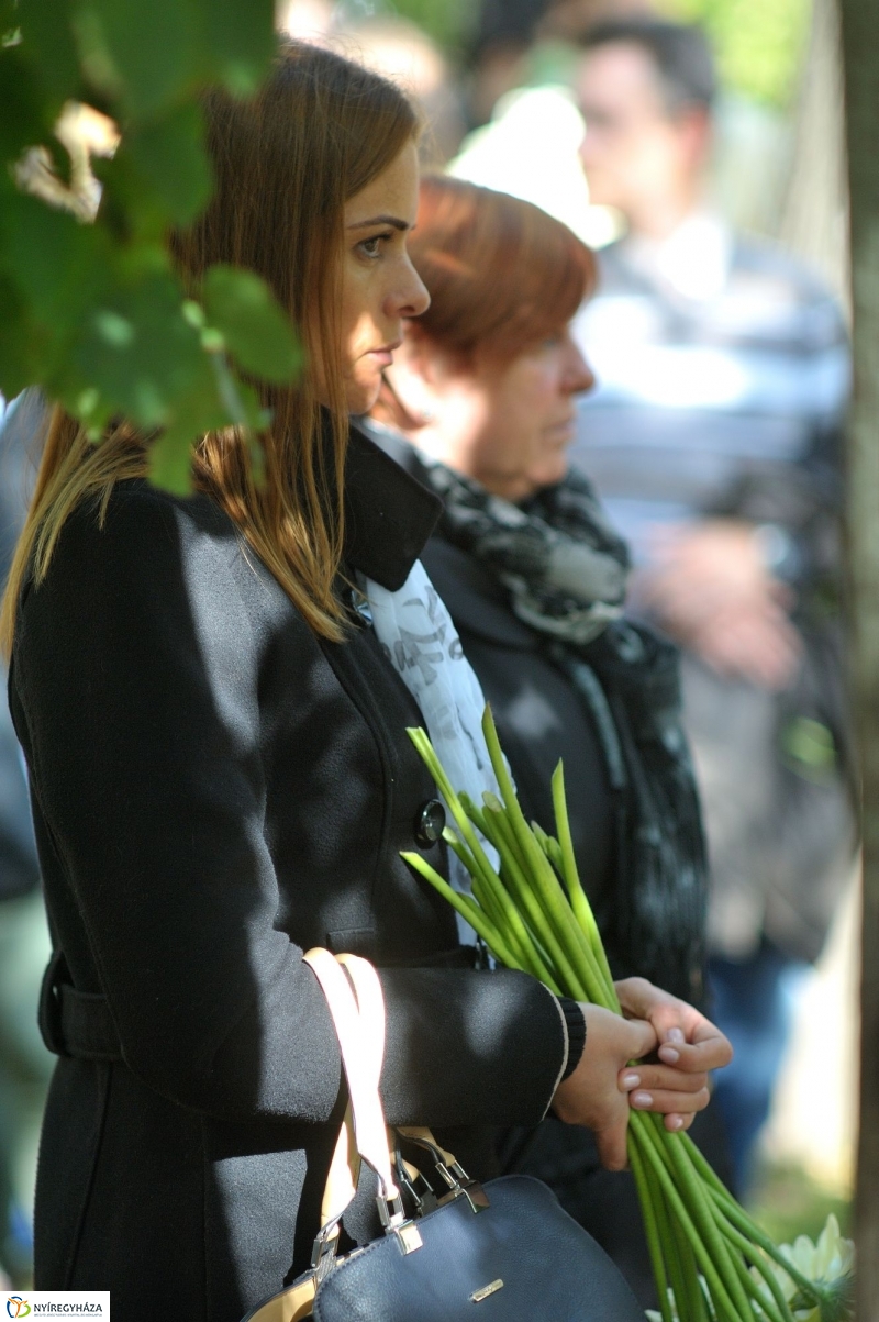 Emlékezés Krúdy Gyula szobránál - fotó Szarka Lajos