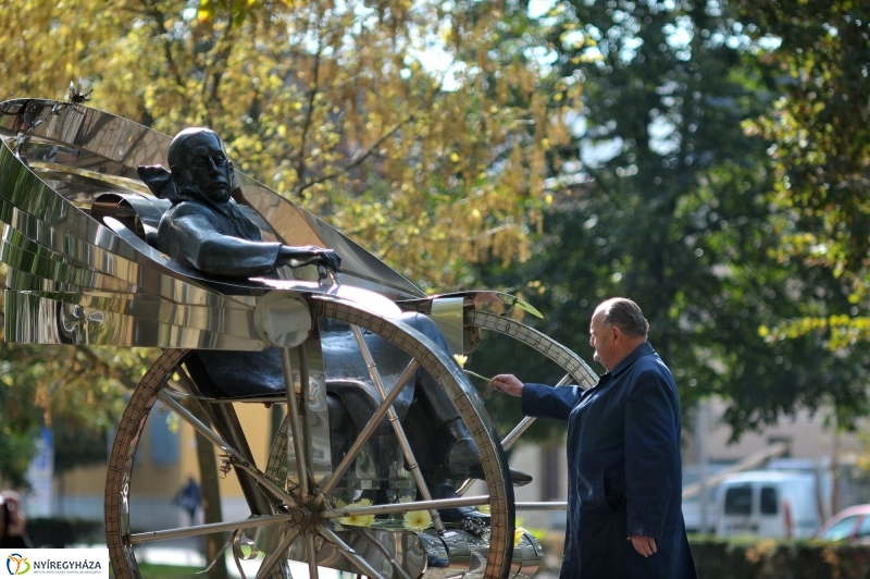 Emlékezés Krúdy Gyula szobránál - fotó Szarka Lajos