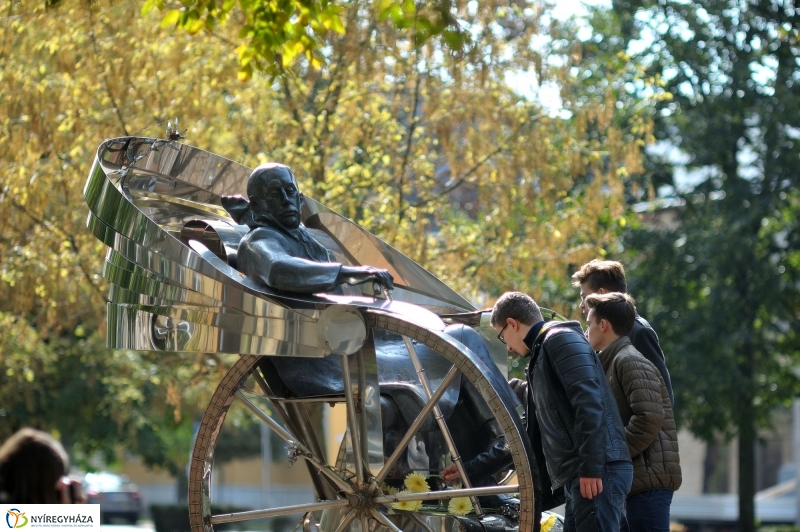 Emlékezés Krúdy Gyula szobránál - fotó Szarka Lajos
