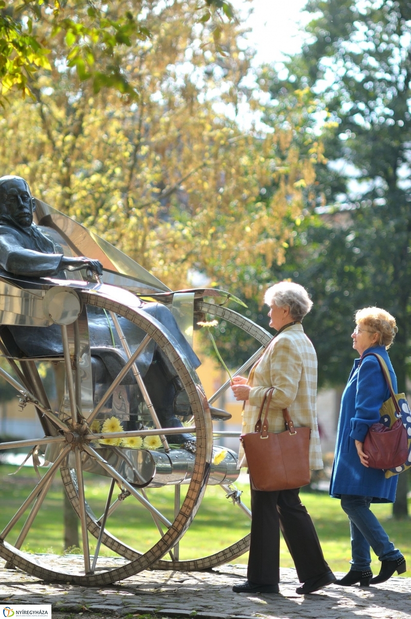 Emlékezés Krúdy Gyula szobránál - fotó Szarka Lajos