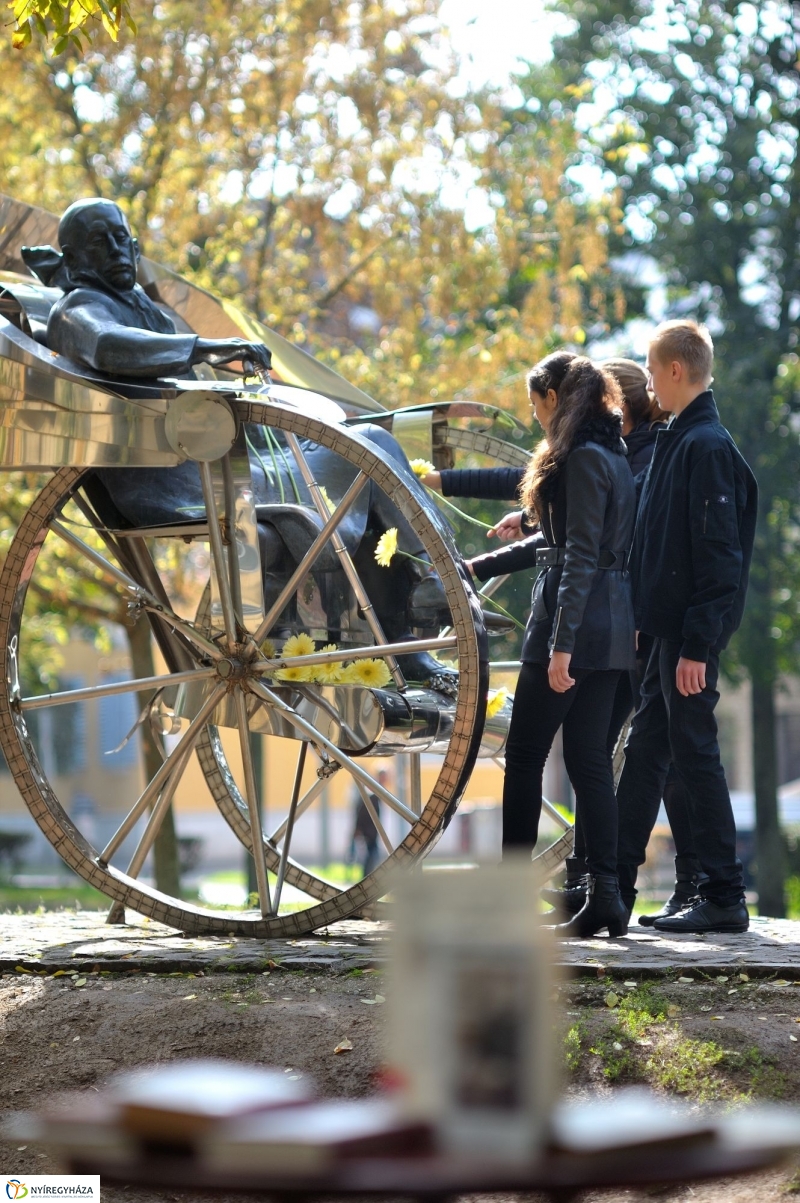 Emlékezés Krúdy Gyula szobránál - fotó Szarka Lajos