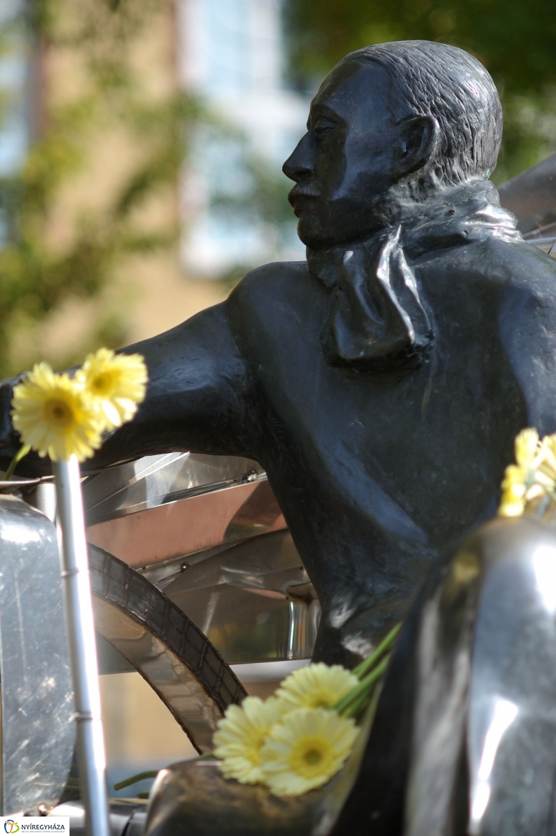 Emlékezés Krúdy Gyula szobránál - fotó Szarka Lajos