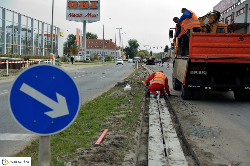 Elkezdődött a beruházás a Szegfű utcán XI - fotó Szarka Lajos