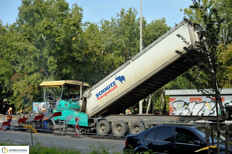 Elkezdődött a beruházás a Szegfű utcán XI - fotó Szarka Lajos
