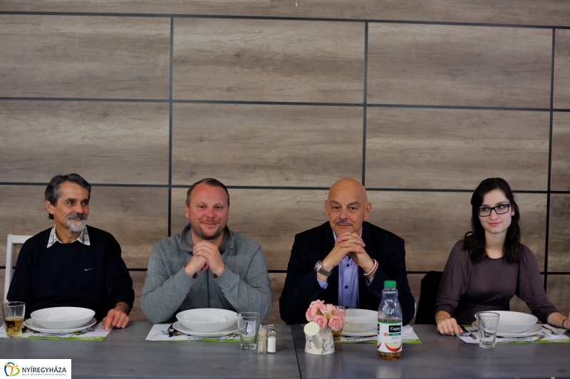 Szezonnyitó összejövetel a tőrvívóknál - fotó Szarka Lajos