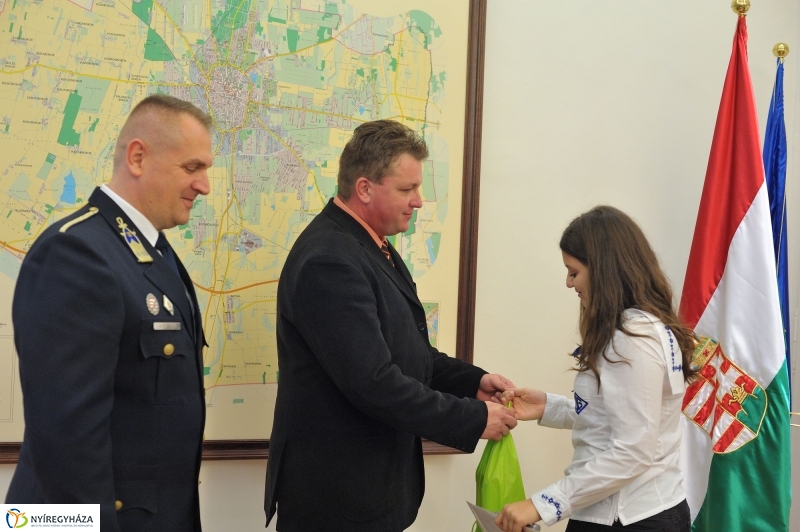 Elismerés a nyári munkáért - fotó Szarka Lajos