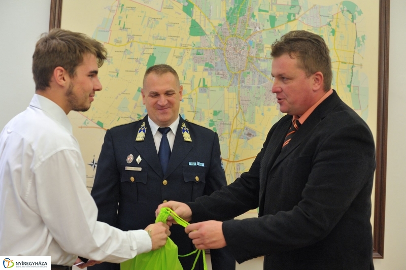 Elismerés a nyári munkáért - fotó Szarka Lajos