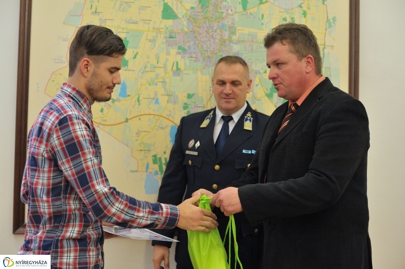 Elismerés a nyári munkáért - fotó Szarka Lajos