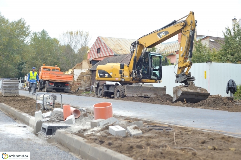 Elkezdődött a beruházás a Szegfű utcán XII - fotó Szarka Lajos