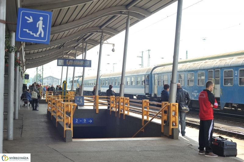 Vasútállomás ősszel - fotó Szarka Lajos