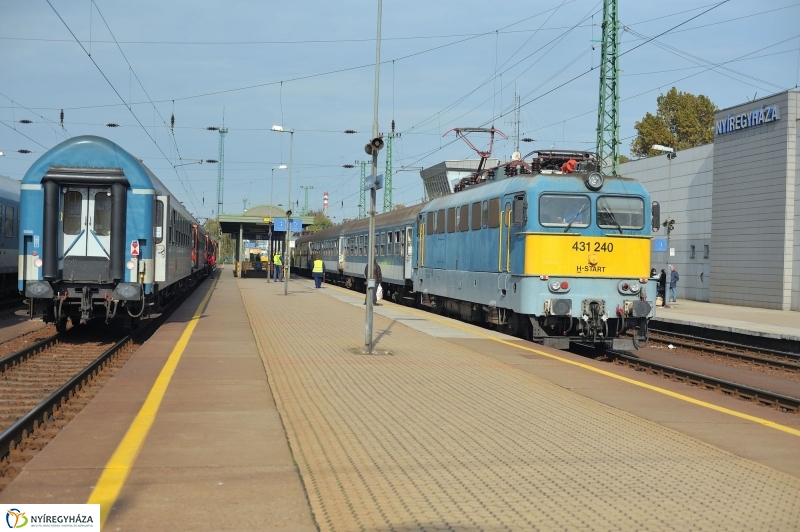 Vasútállomás ősszel - fotó Szarka Lajos