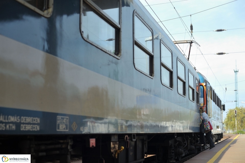 Vasútállomás ősszel - fotó Szarka Lajos