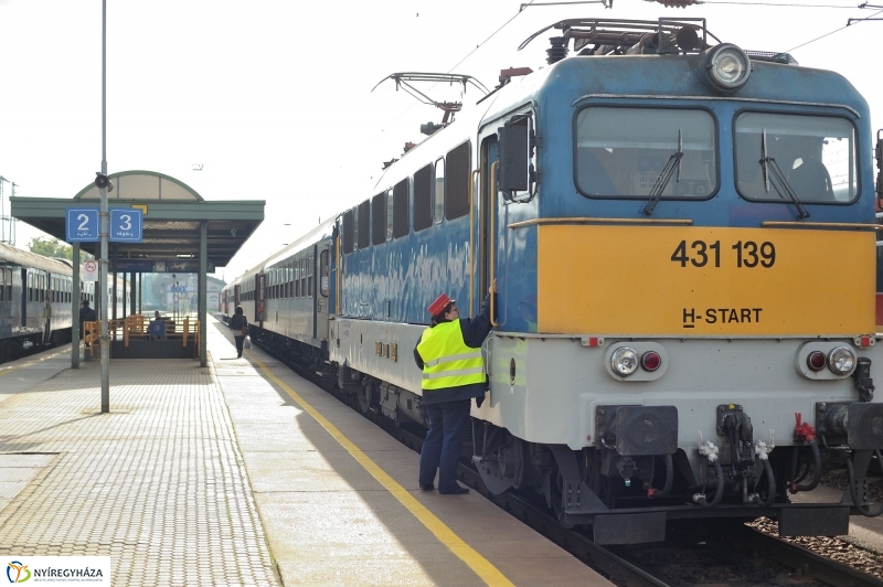 Vasútállomás ősszel - fotó Szarka Lajos