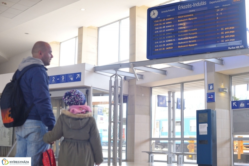 Vasútállomás ősszel - fotó Szarka Lajos