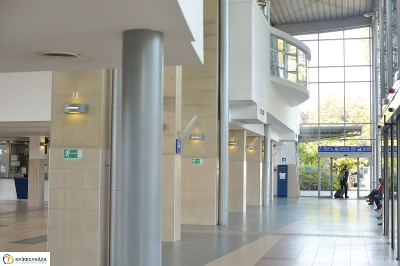 Vasútállomás ősszel - fotó Szarka Lajos