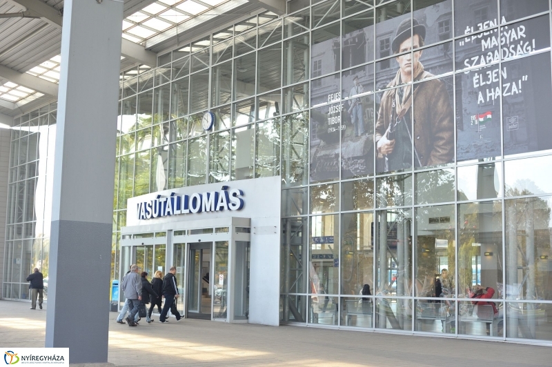 Vasútállomás ősszel - fotó Szarka Lajos