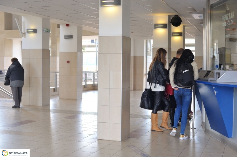 Vasútállomás ősszel - fotó Szarka Lajos