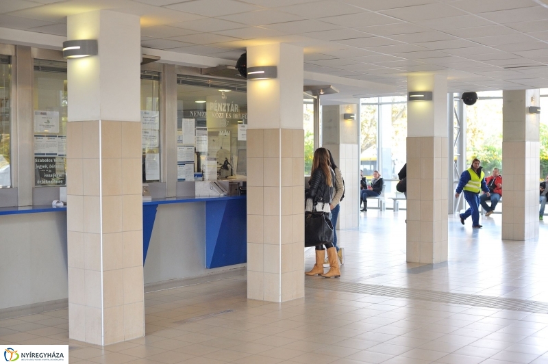 Vasútállomás ősszel - fotó Szarka Lajos