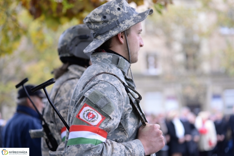 Koszorúzás az 1956-os emlékműnél