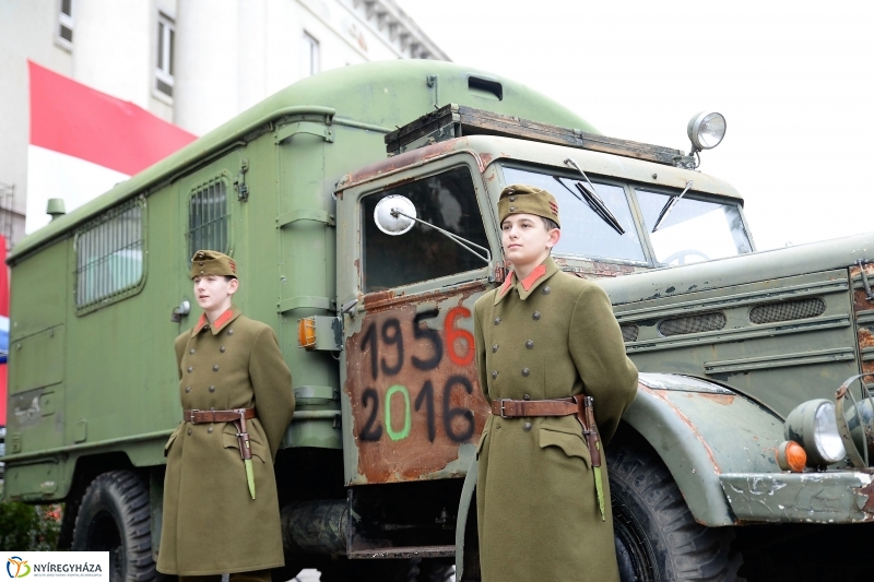 Az 1956-os ünnepi megemlékezés a Hősök terén