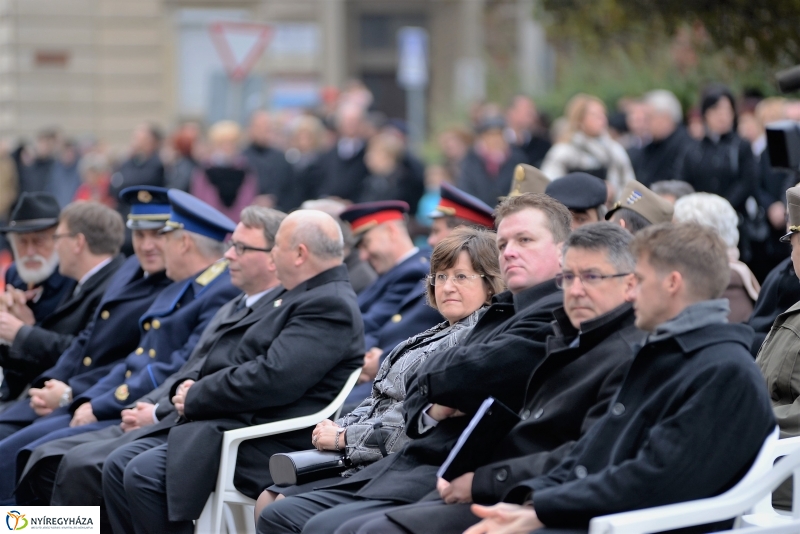 Az 1956-os ünnepi megemlékezés a Hősök terén