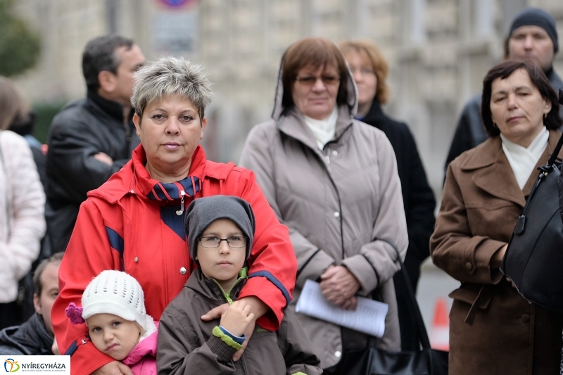 Az 1956-os ünnepi megemlékezés a Hősök terén
