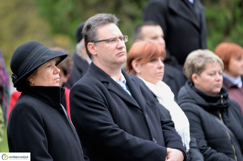 Az 1956-os ünnepi megemlékezés a Hősök terén