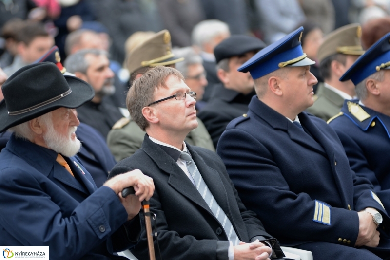 Az 1956-os ünnepi megemlékezés a Hősök terén