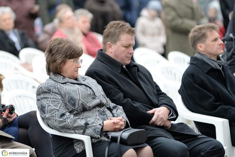 Az 1956-os ünnepi megemlékezés a Hősök terén