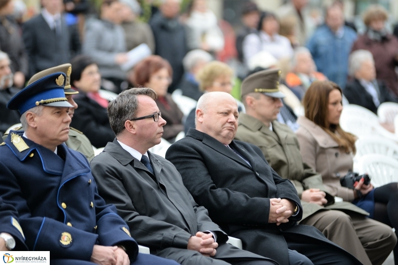 Az 1956-os ünnepi megemlékezés a Hősök terén